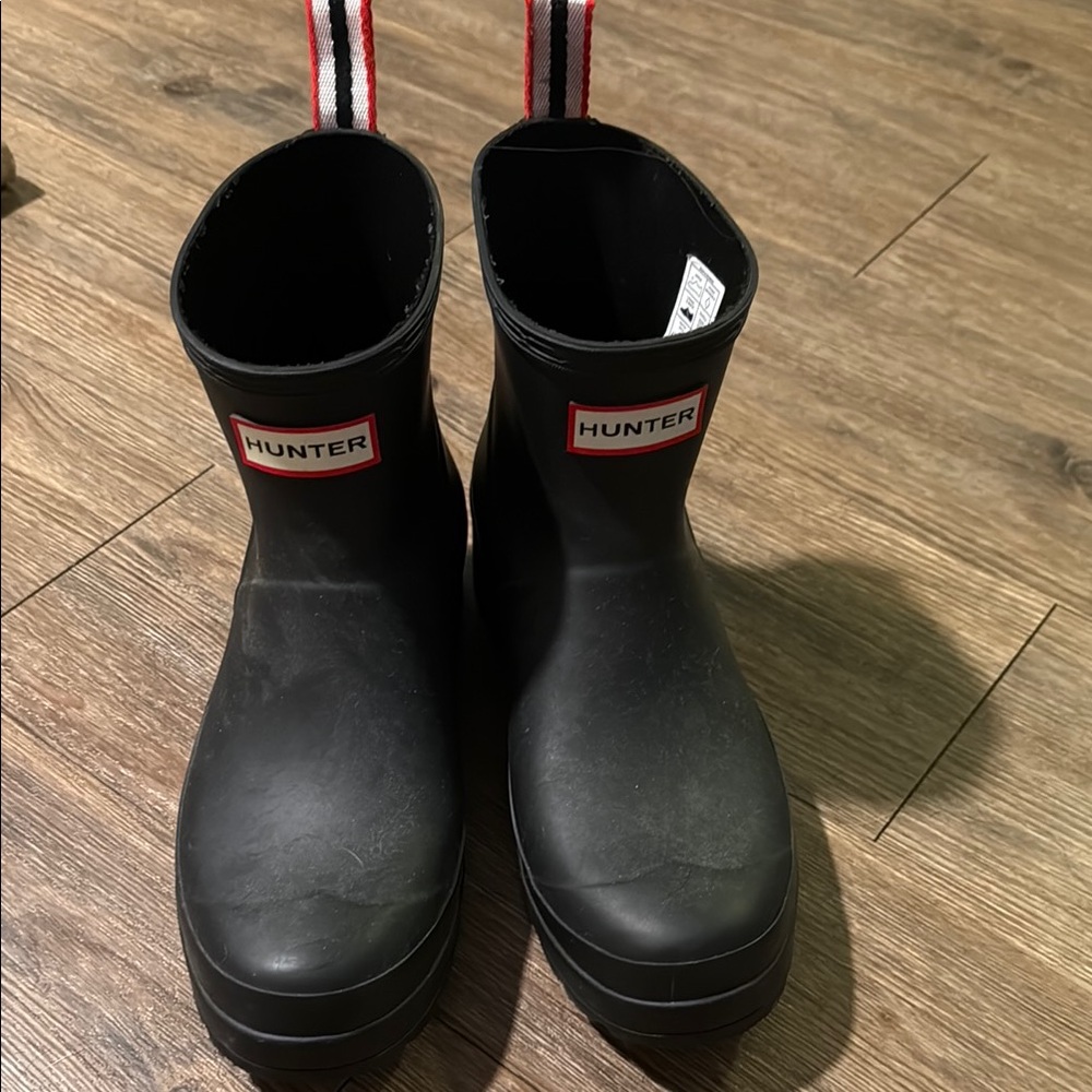 Hunter Classic Black Boots with Red Accents